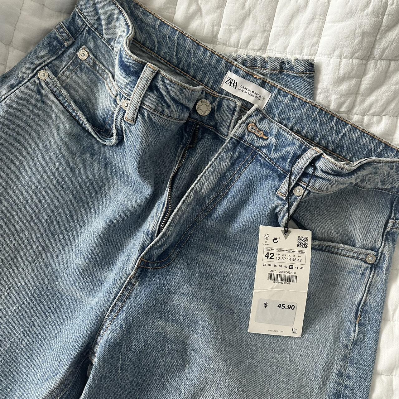 Light wash Zara jeans with slit at the ankle. Depop