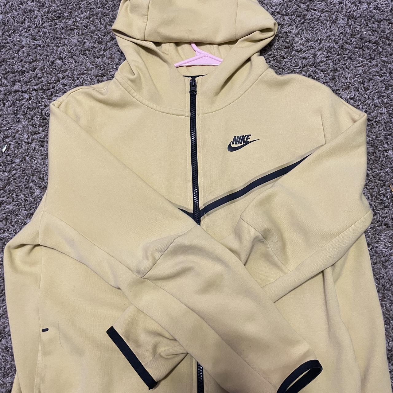 yellow nike tech