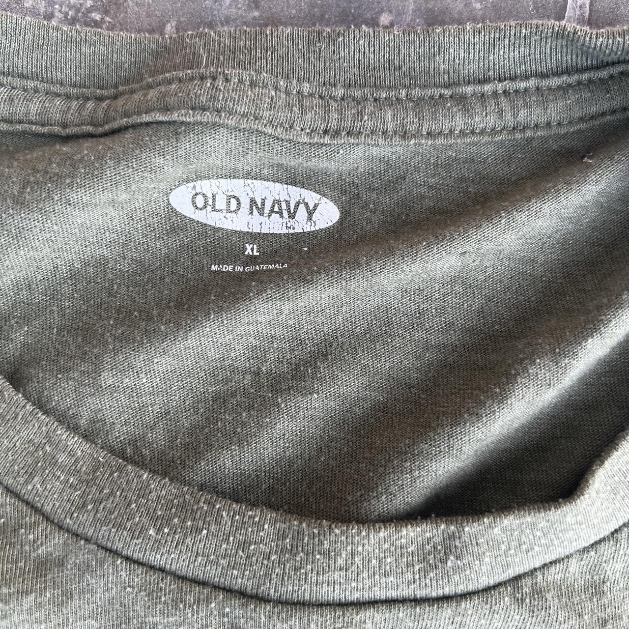 Old Navy Men's Green and Black T-shirt (3)