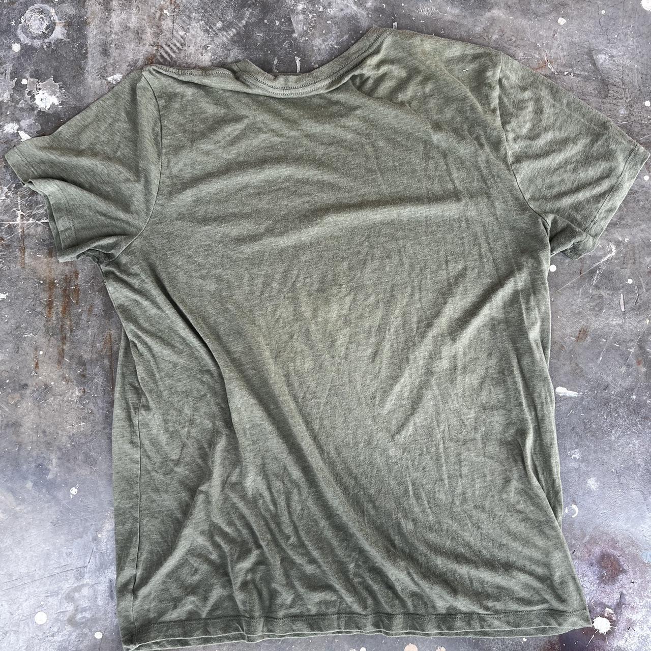 Old Navy Men's Green and Black T-shirt (4)