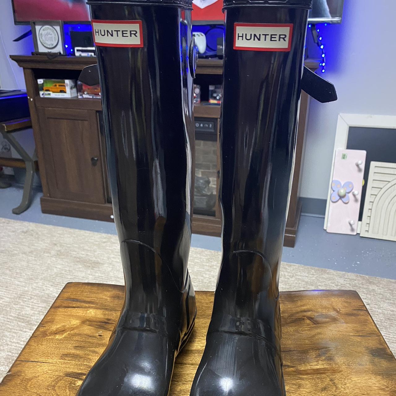 Glossy long hunter boots in black barely worn - Depop