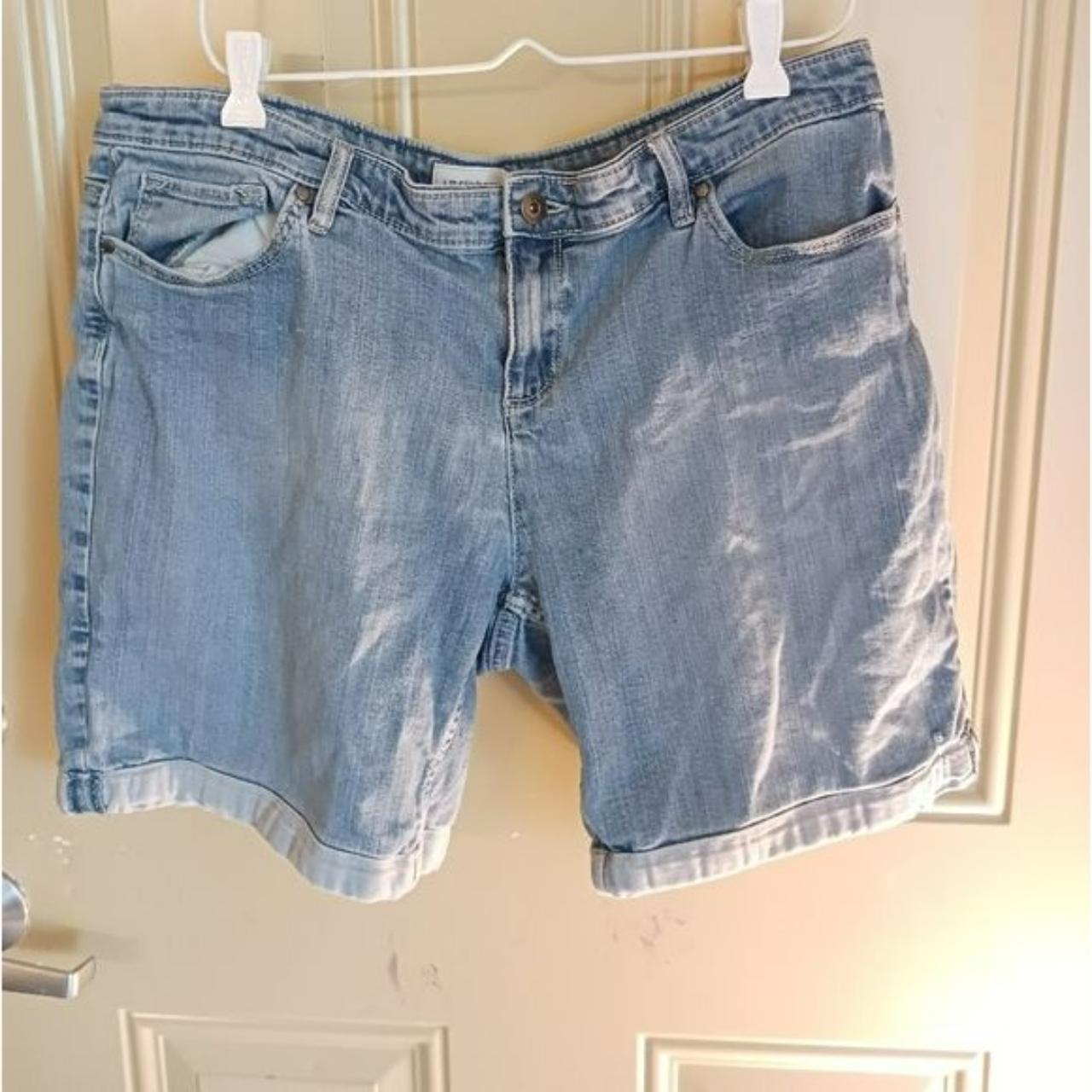 Liz Claiborne Women's Blue Shorts | Depop