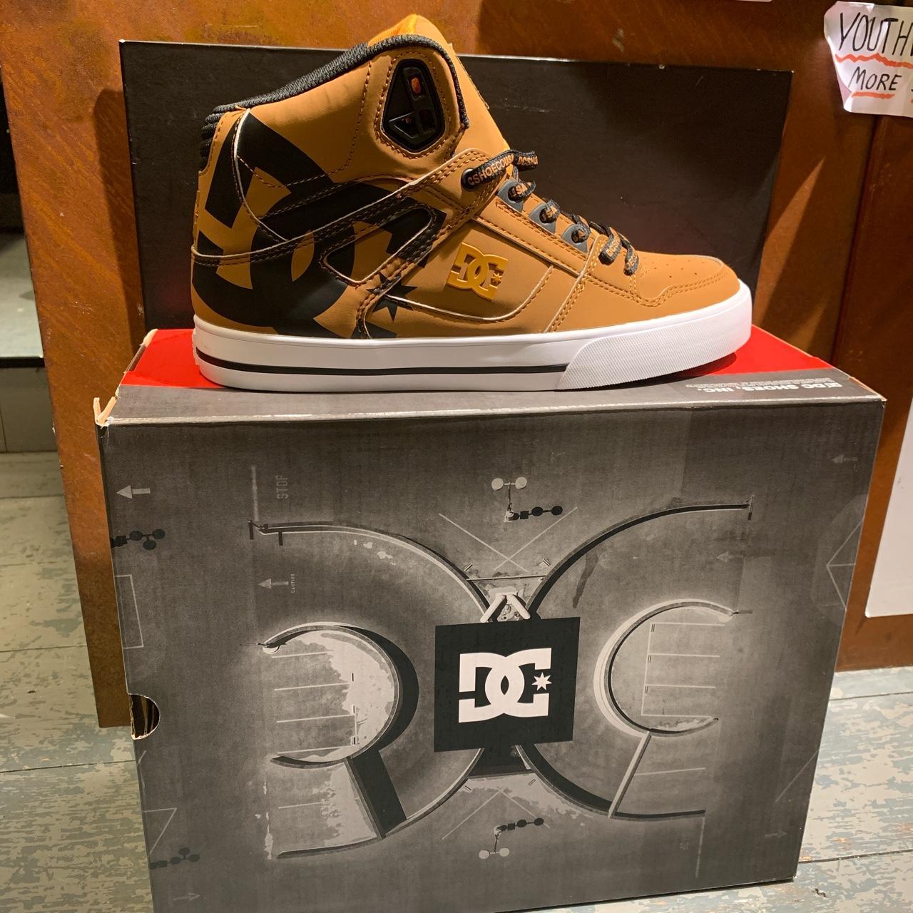 dc wnt shoes