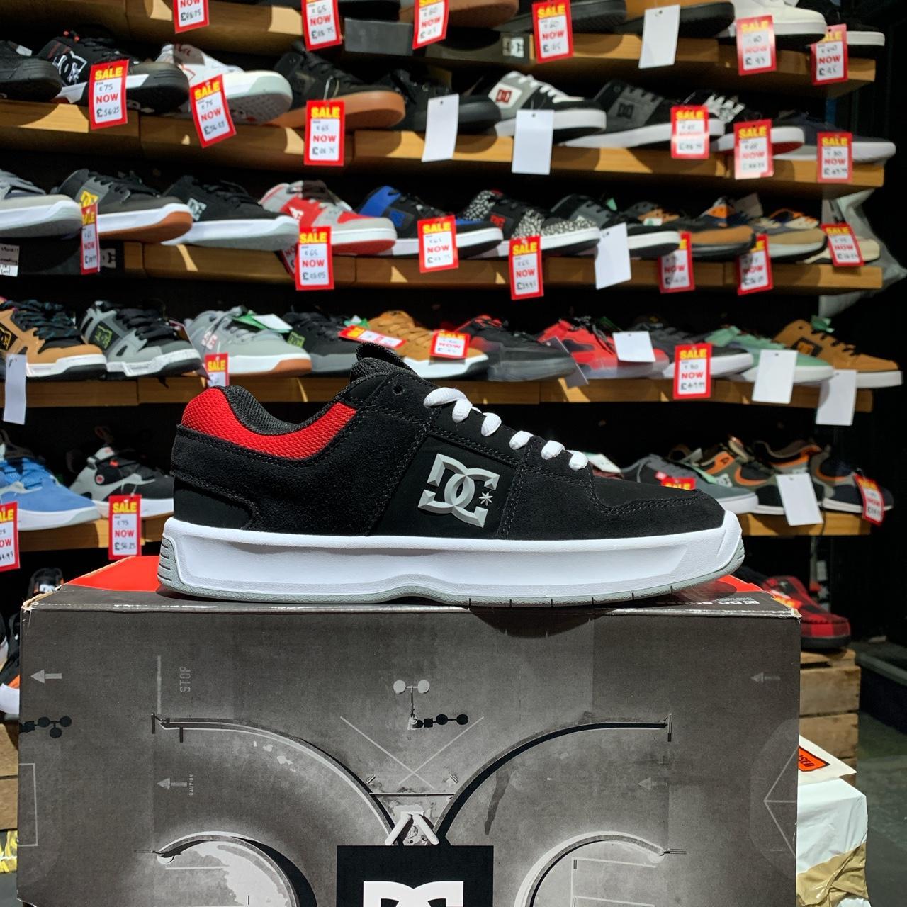 dc shoes maroon