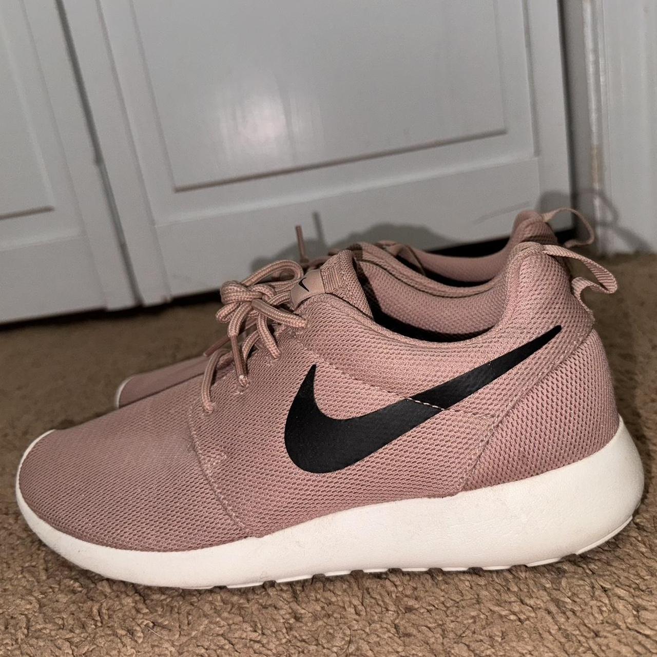 Nike roshe one particle pink hotsell