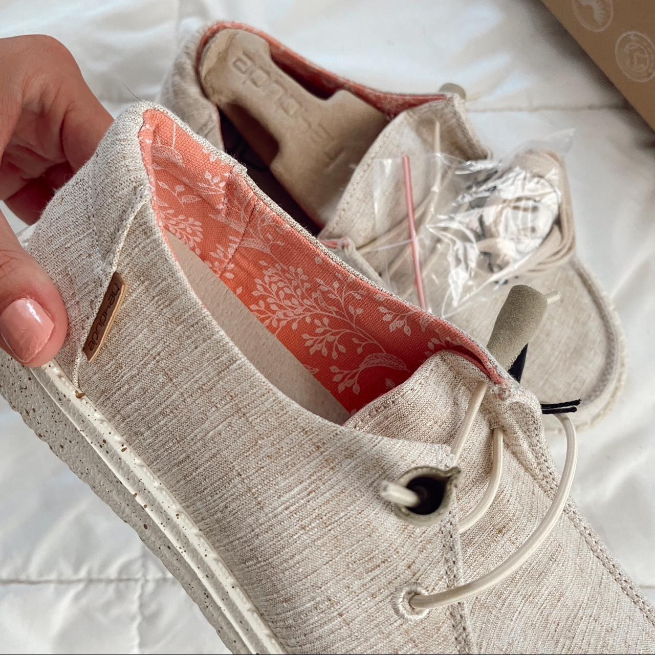 hey dude cheetah tan