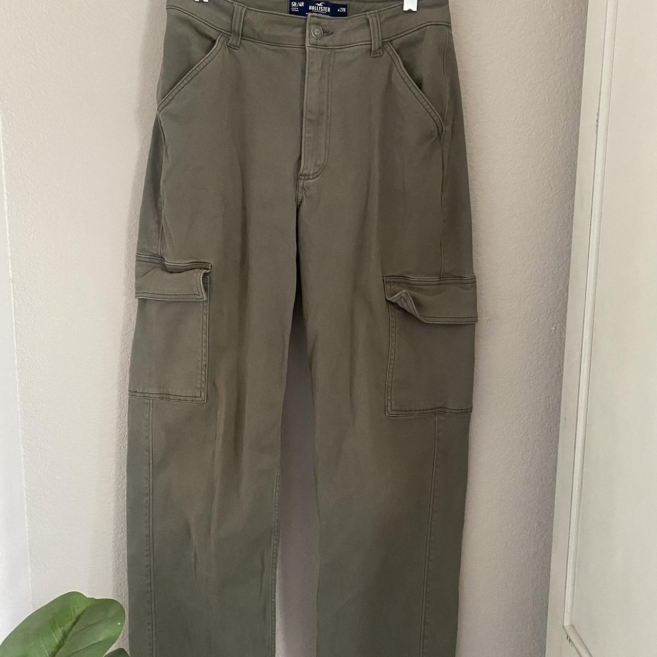 green hollister cargo pants no flaws - Depop