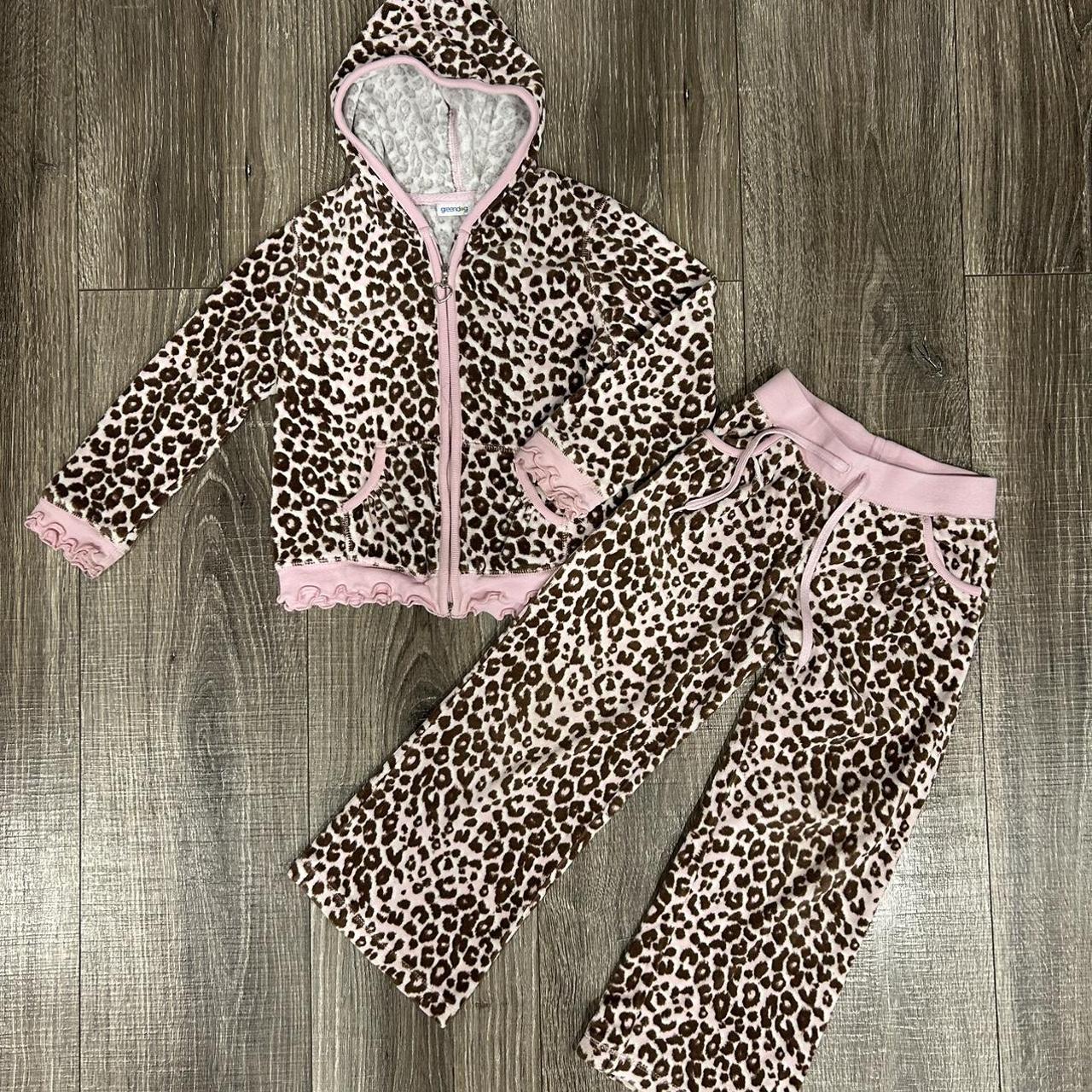 Size leopard print sweat suit with blush