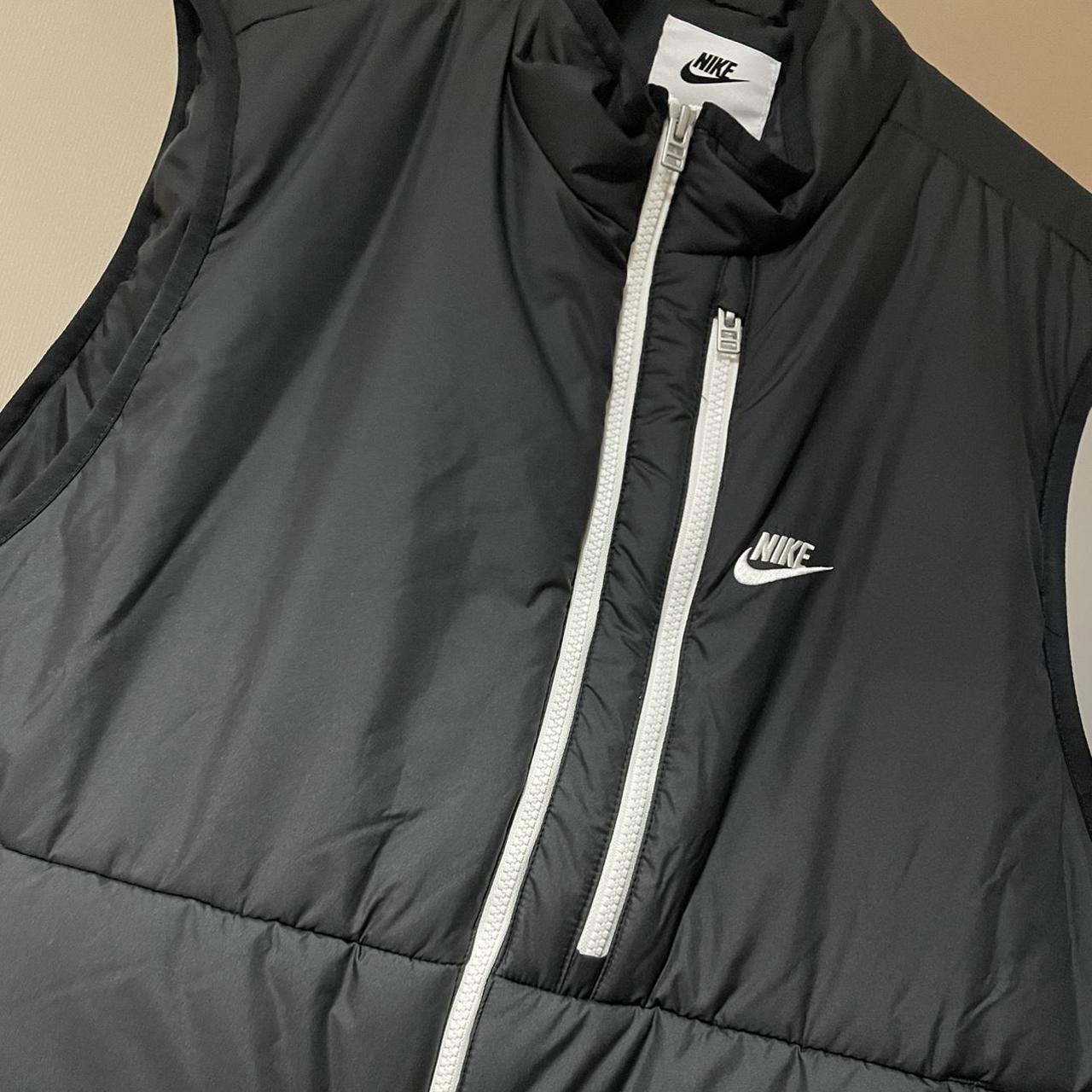 womens black nike gilet