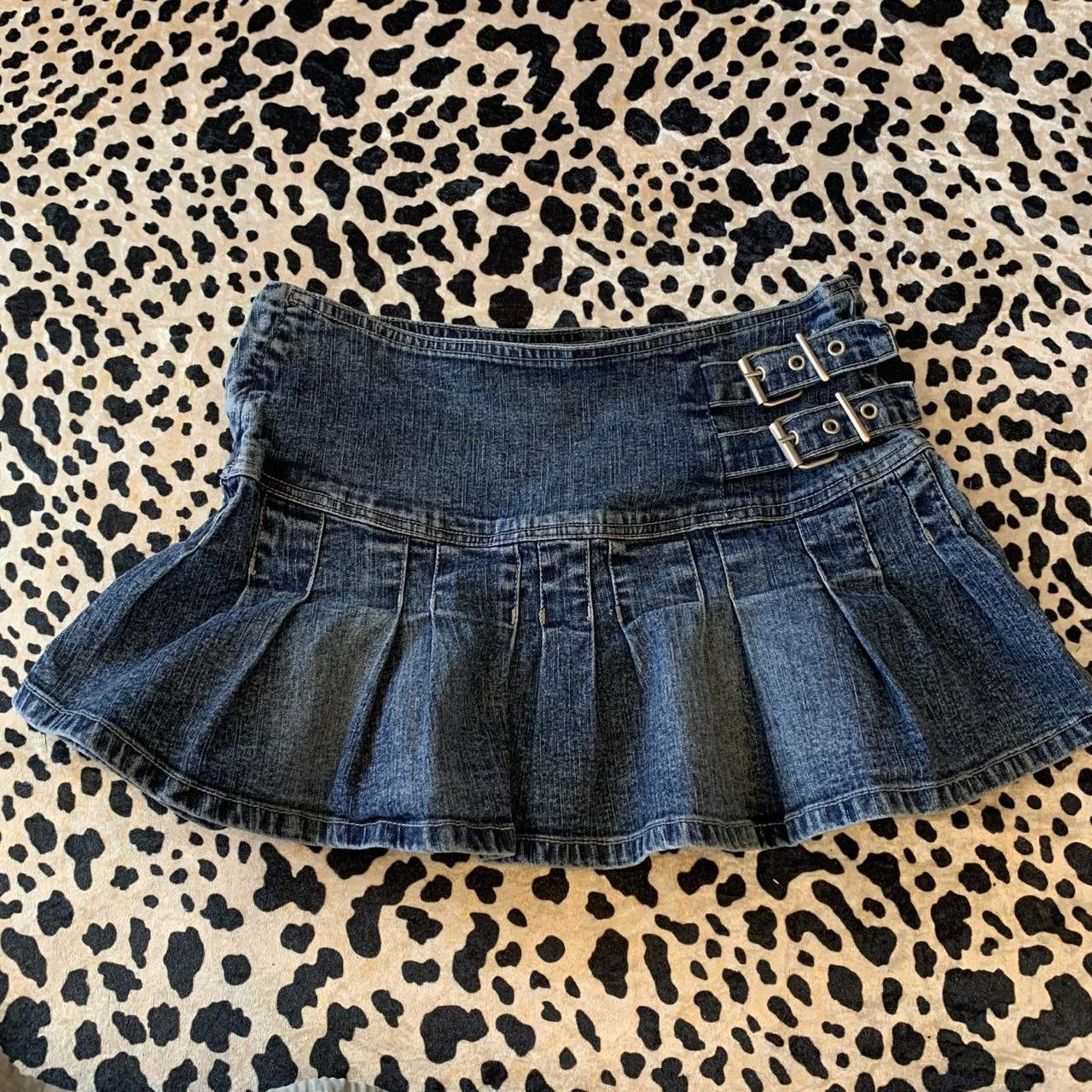 item listed by livvizz