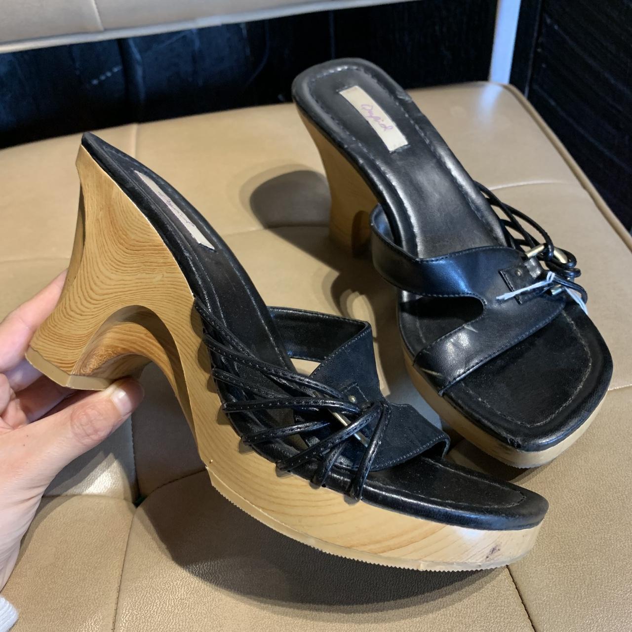 item listed by livvizz