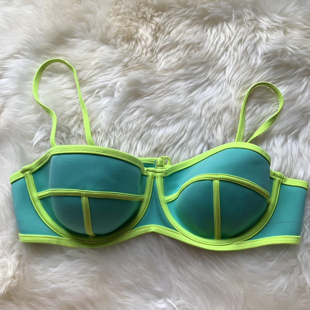 item listed by livvizz