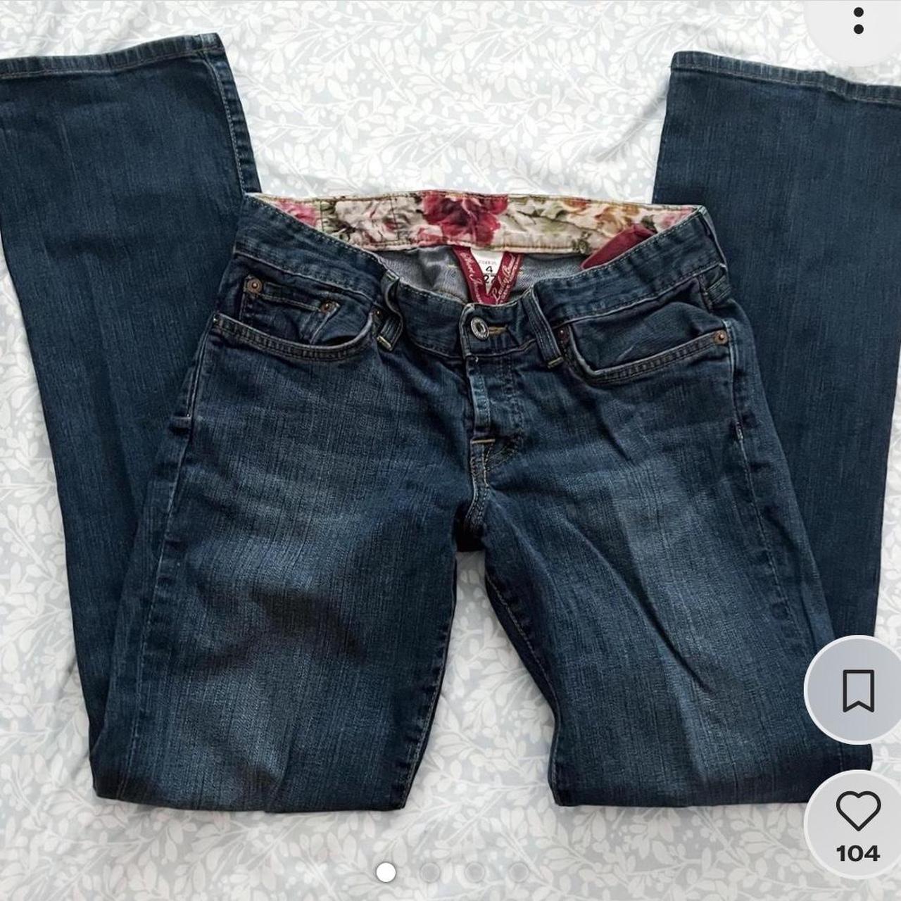 EUC- No stains, holes, or rips Lucky Brand V - Depop