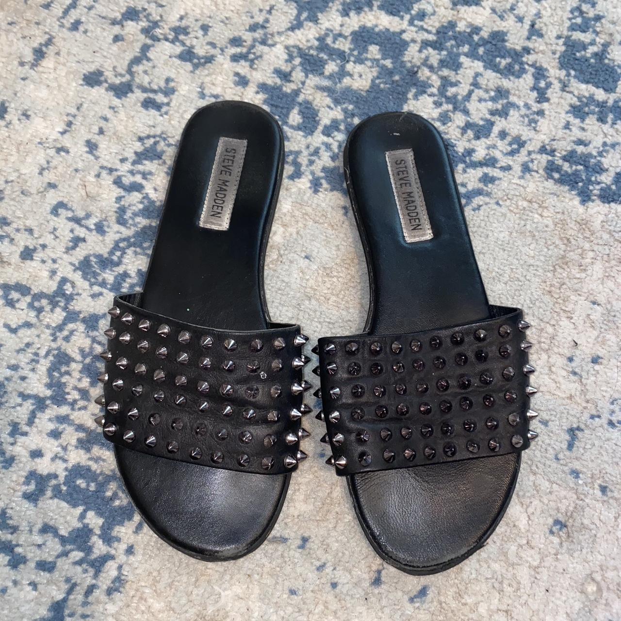 Steve Madden Women's Black and Silver Slides | Depop