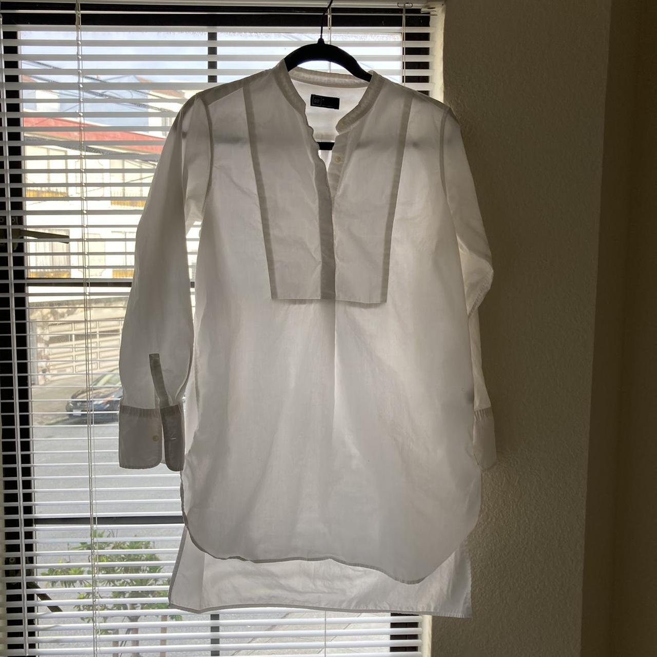 Snow White Gap shirt in pristine condition. Three... Depop