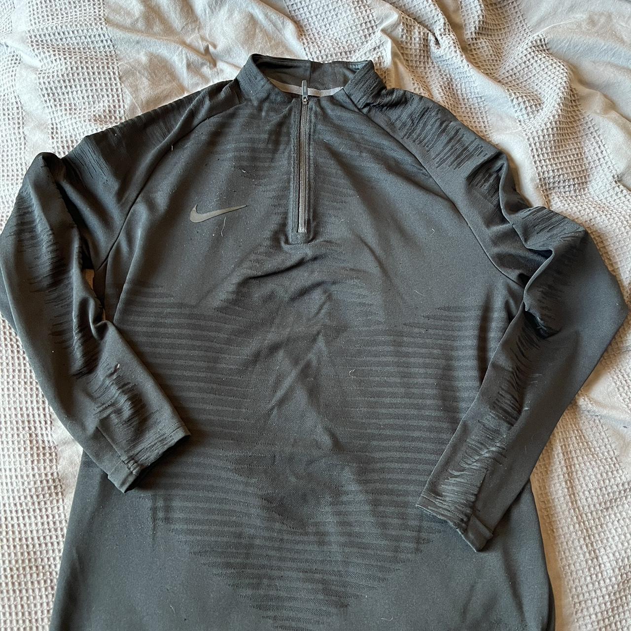 triple black nike vapor max