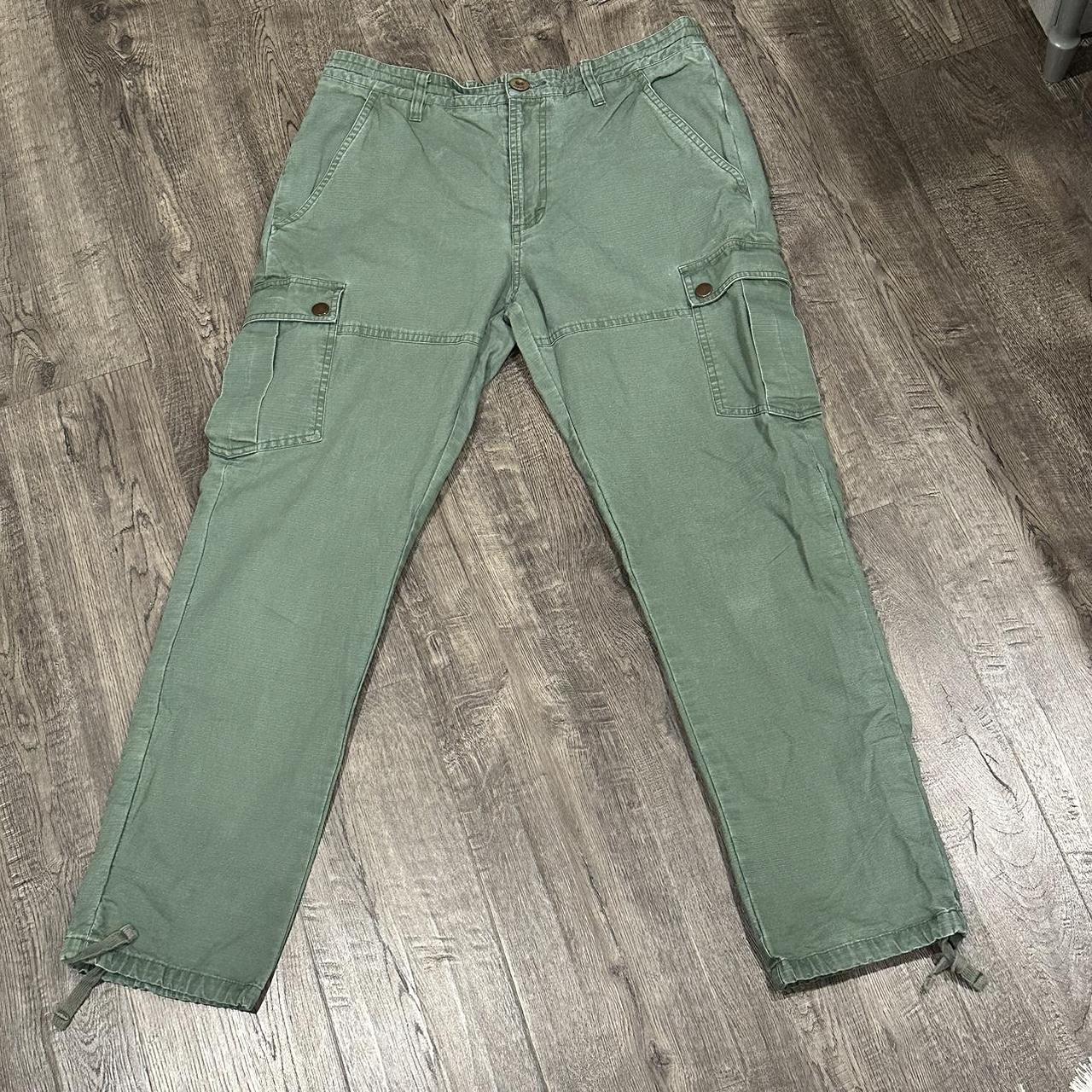 How to Rock Colorful Pants | Green pants men, Green chino pants, Dark green  pants