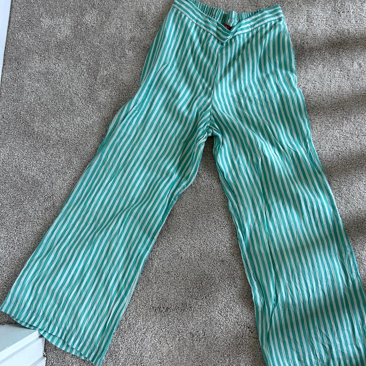 item listed by cool_mom_vintage