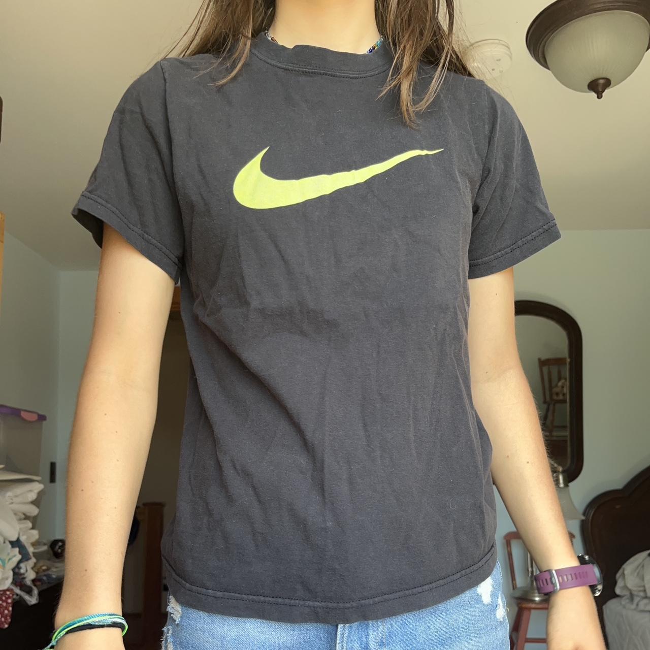 womens gray nike shirt