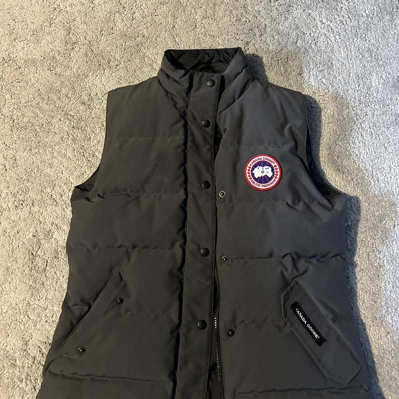Canada goose body warmer, size to small for me - Depop