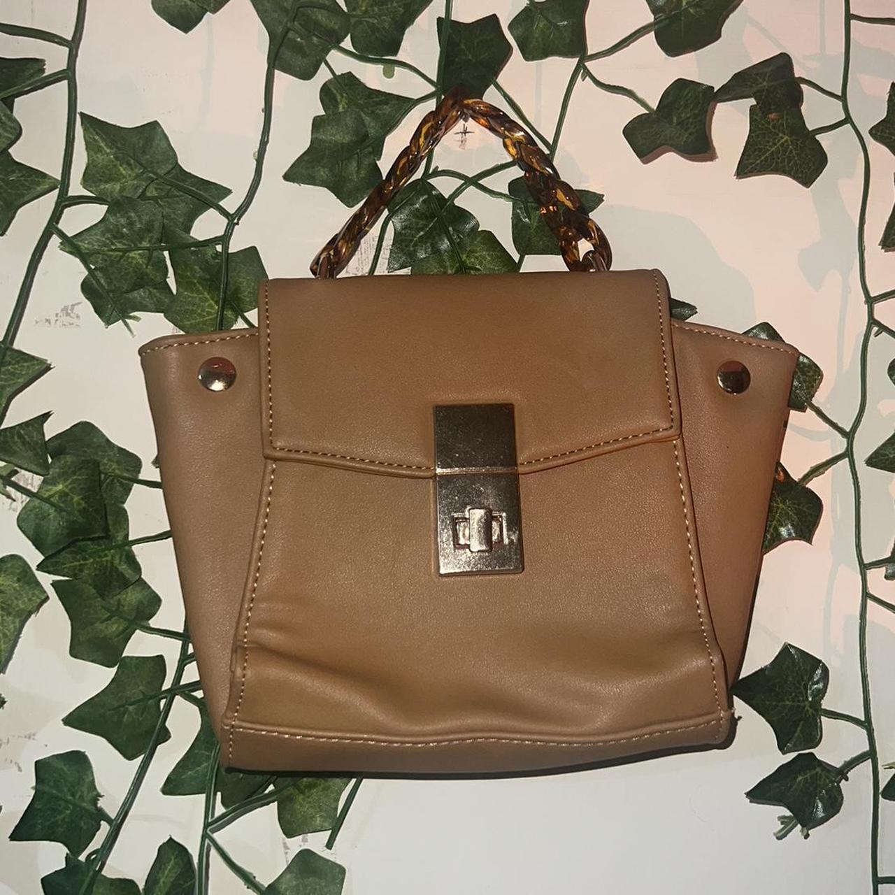 item listed by zinaleaa