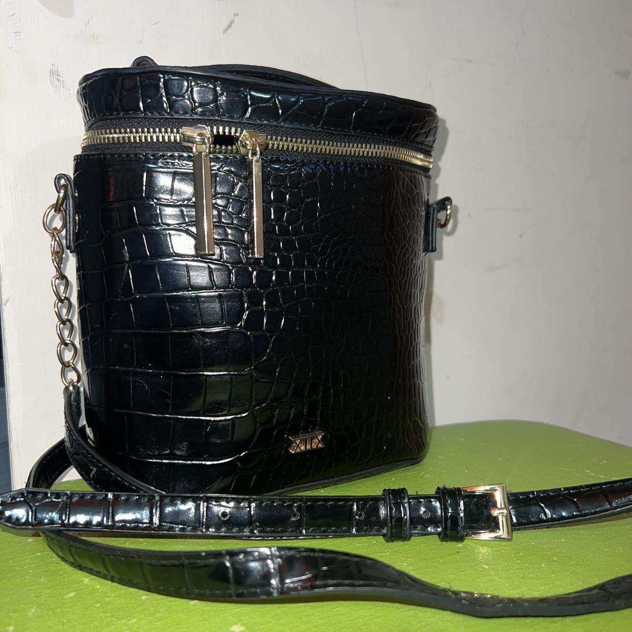 item listed by zinaleaa