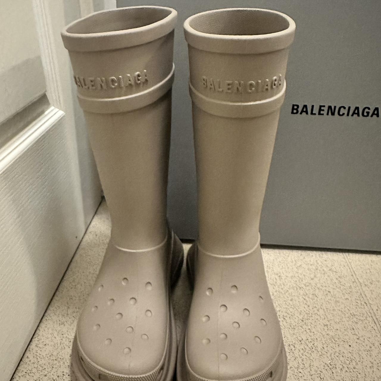 BALENCIAGA CROC BOOTS IN BEIGE size 5 with all