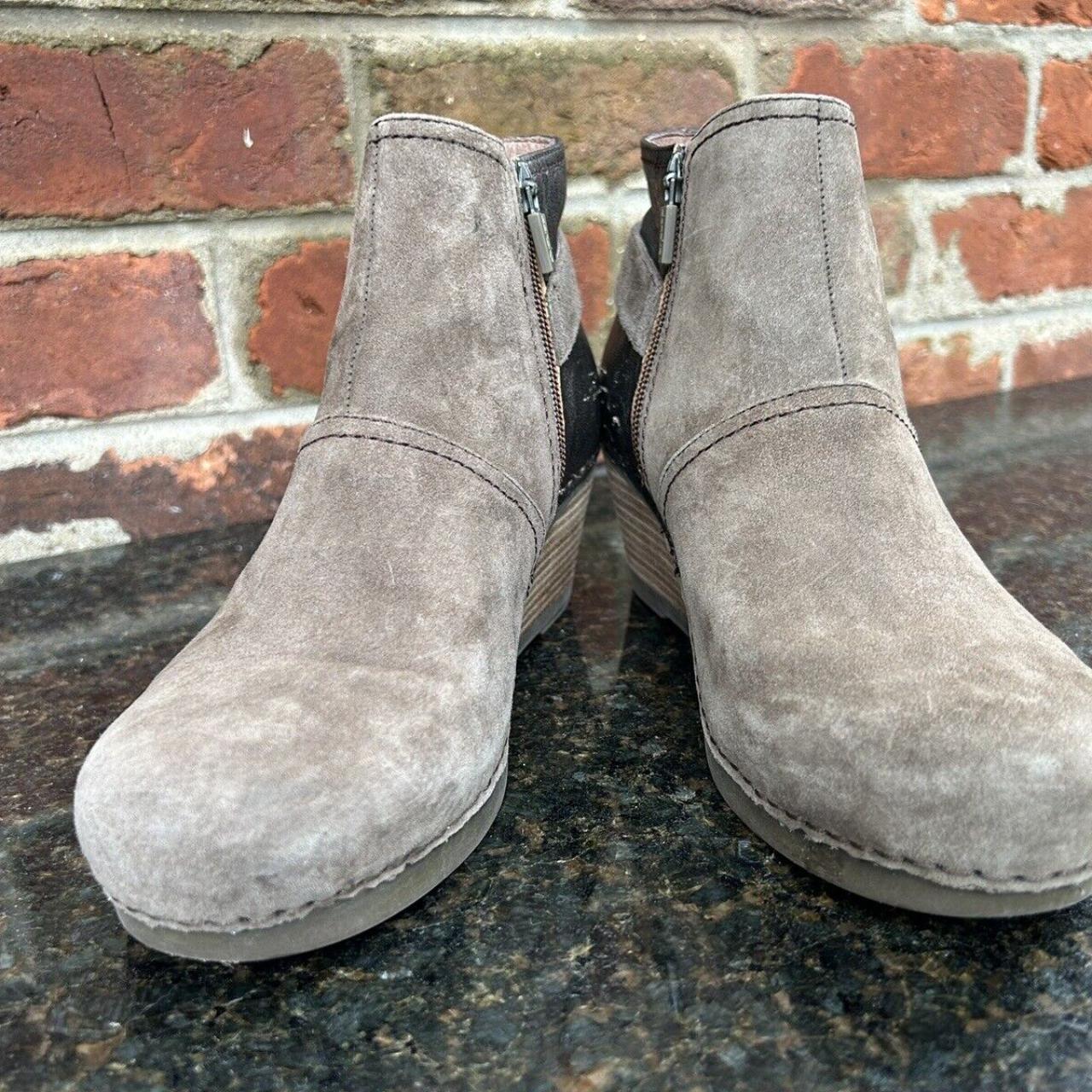 Dansko Shirley Womens Size 39 US 8.5 Suede Leather