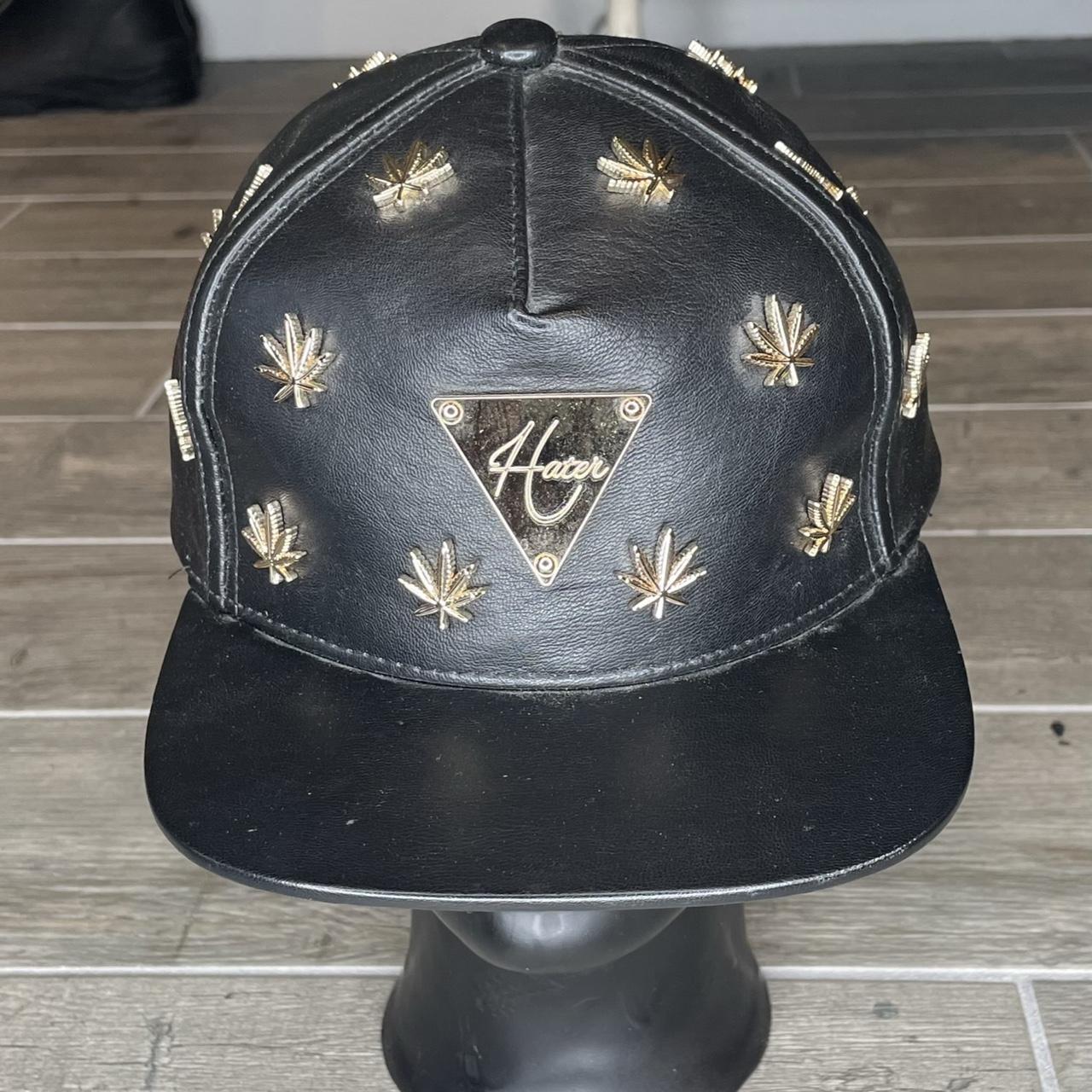 HATER SNAPBACK 420 exclusive. Leather panels with