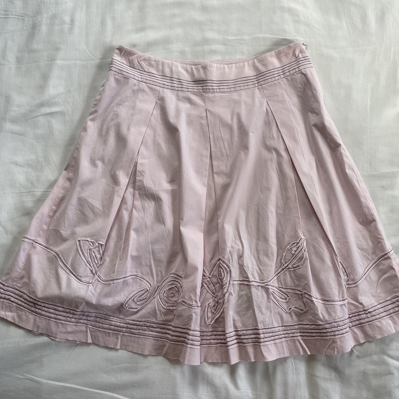 Pink pleated knee-length skirt with gorgeous flower... - Depop