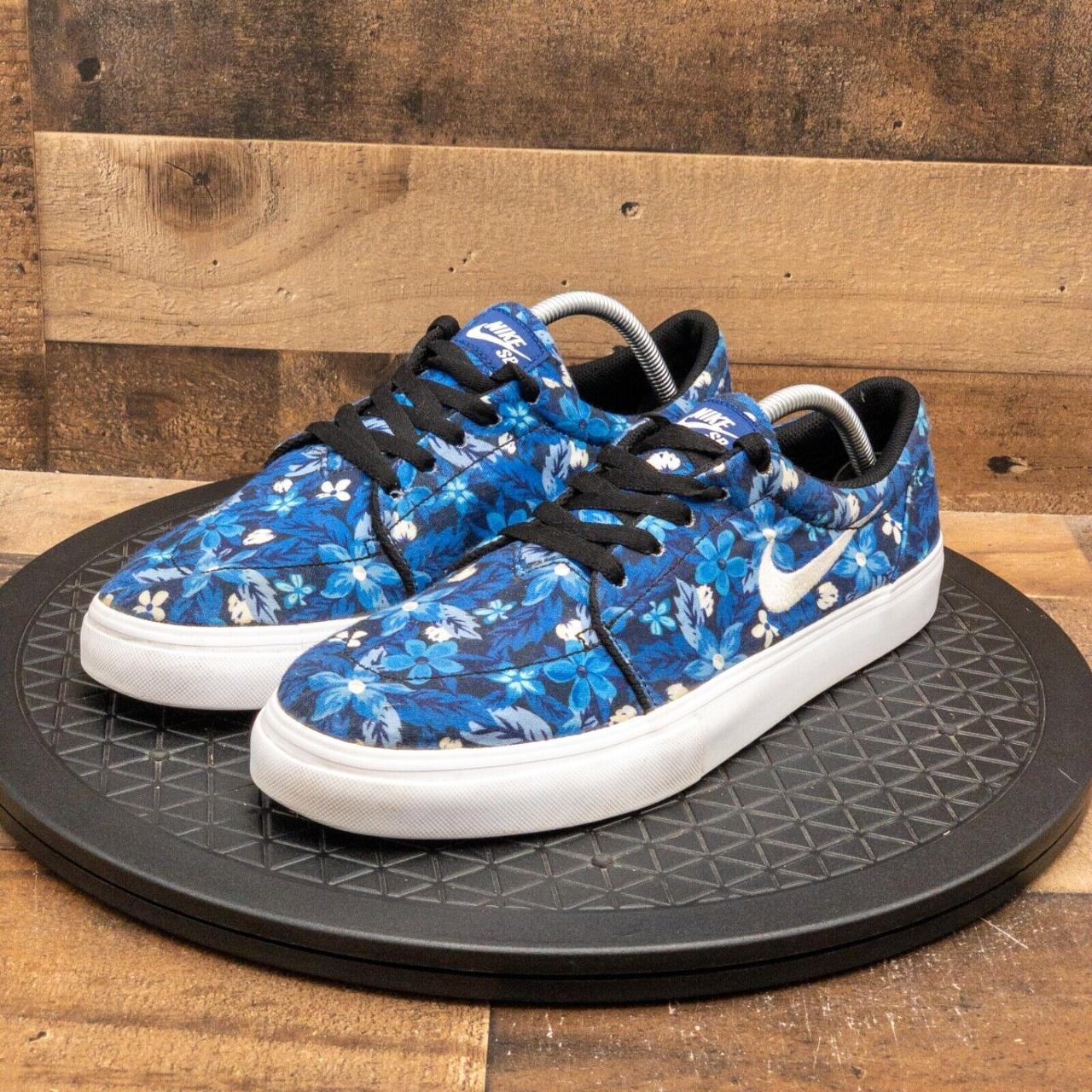 Nike shops men's floral shoes