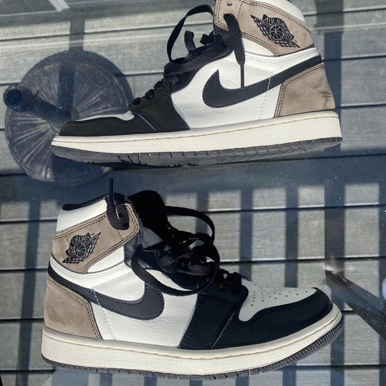 Jordan 1 Mocha from first SNKRS drop, worn