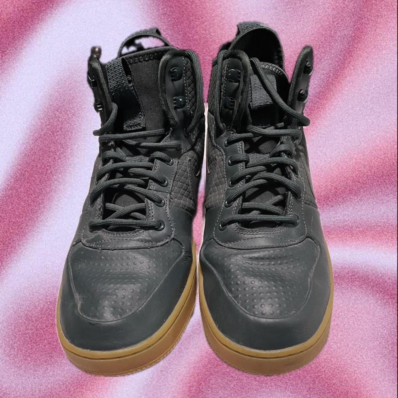 army green nikes men