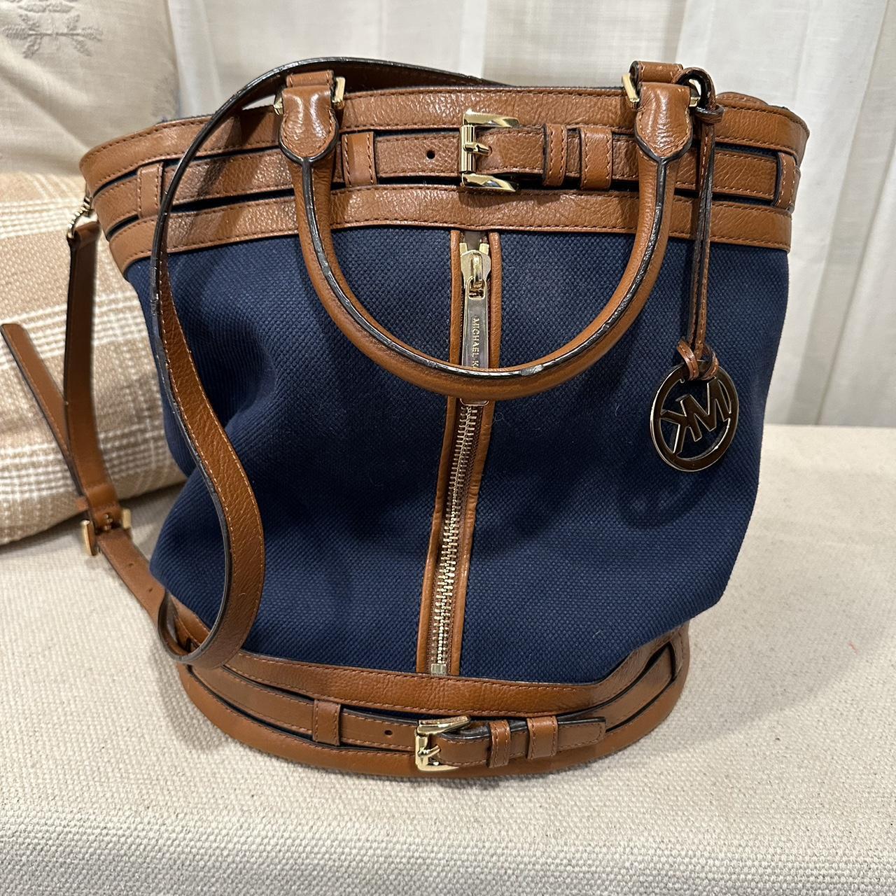 Michael kors kingsbury bucket outlet bag