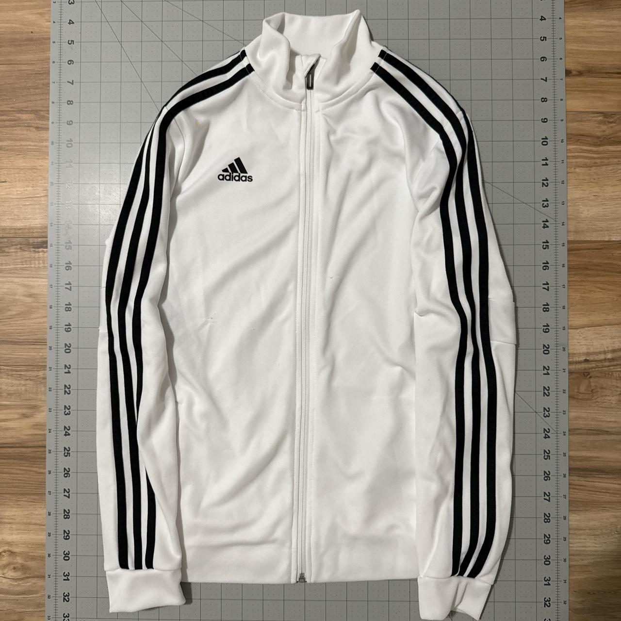 item listed by thriftdbynico