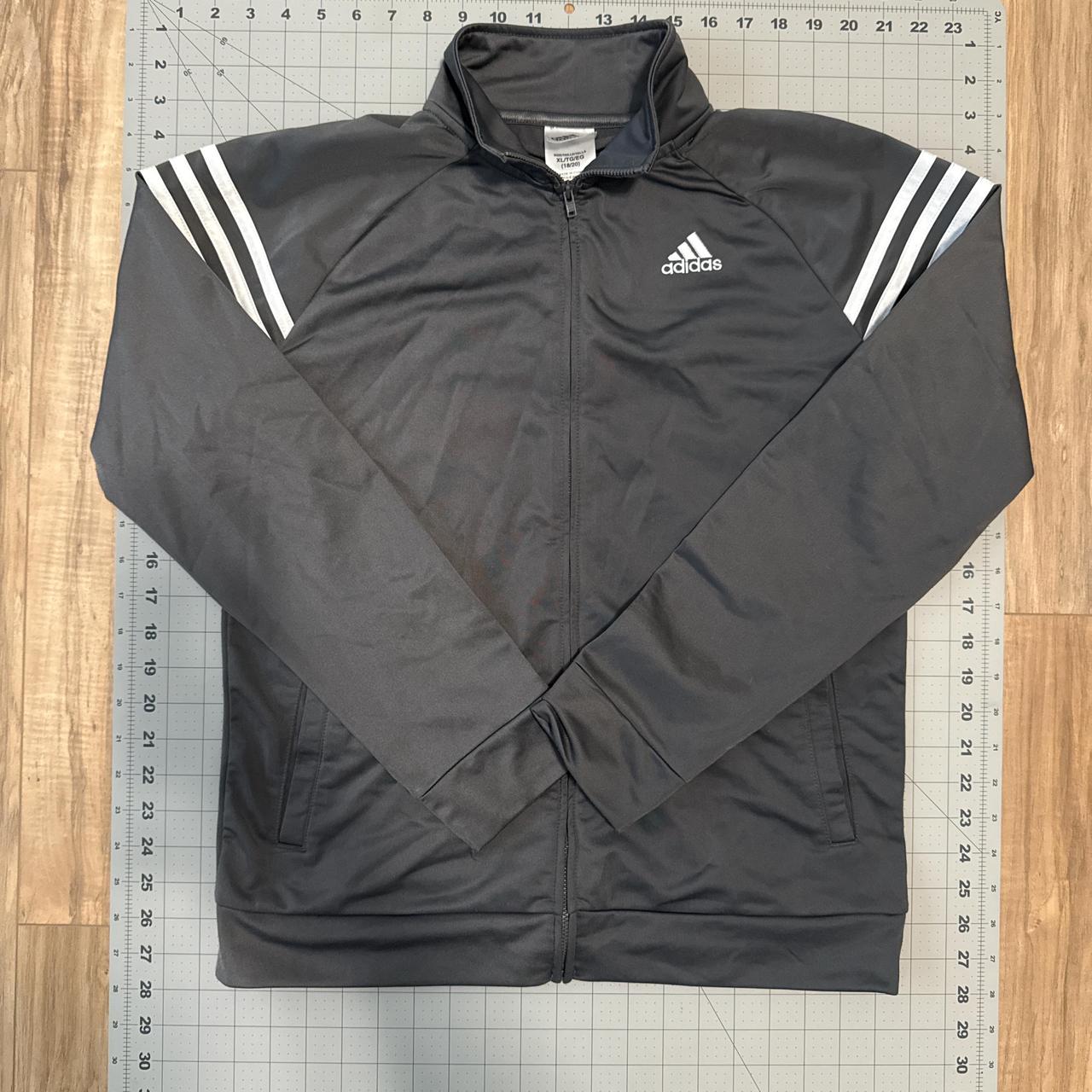 item listed by thriftdbynico