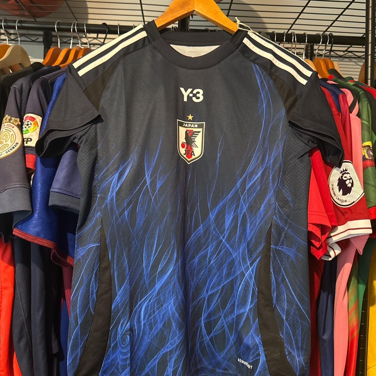 item listed by thriftdbynico