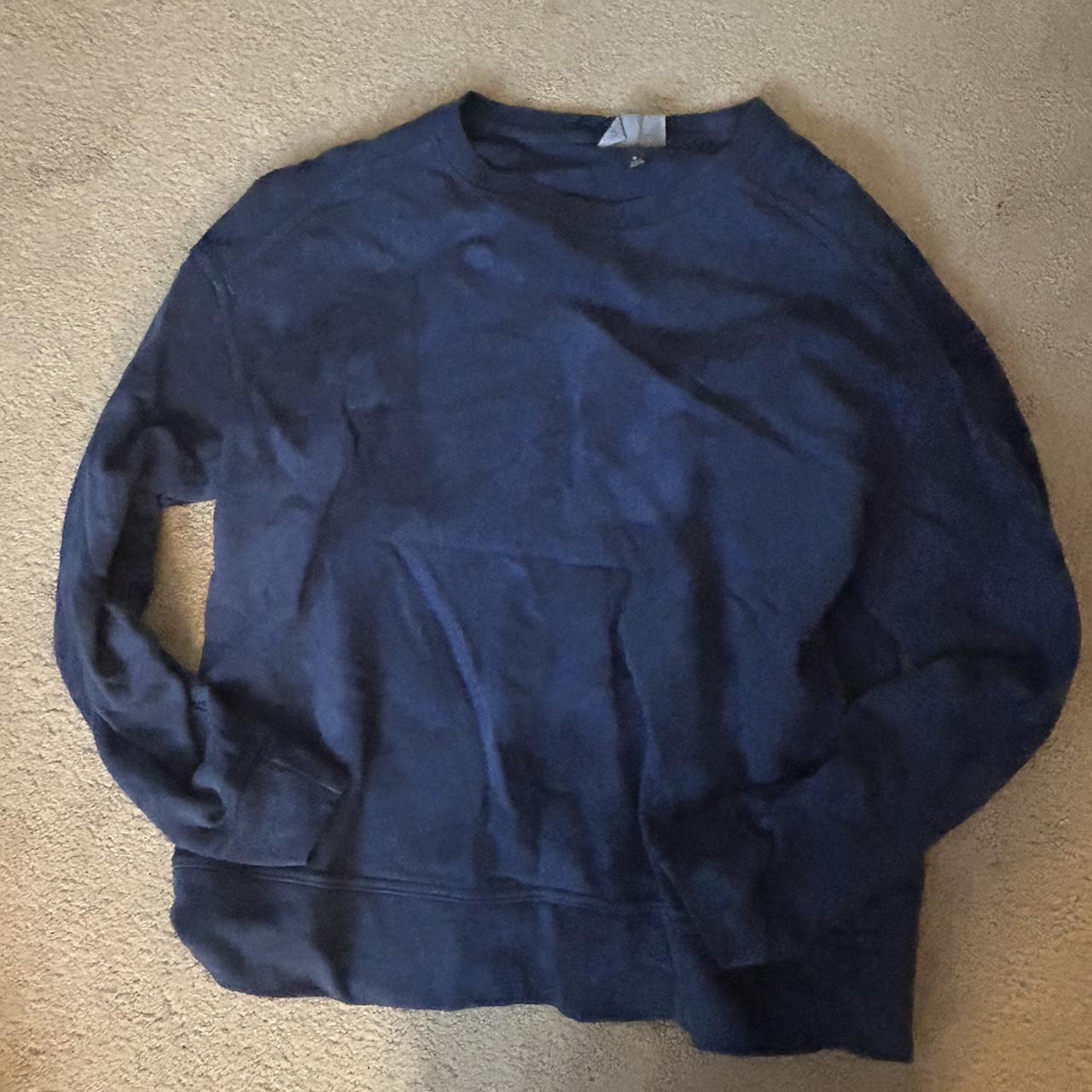 Universal Thread Women's Blue and Navy Sweatshirt | Depop