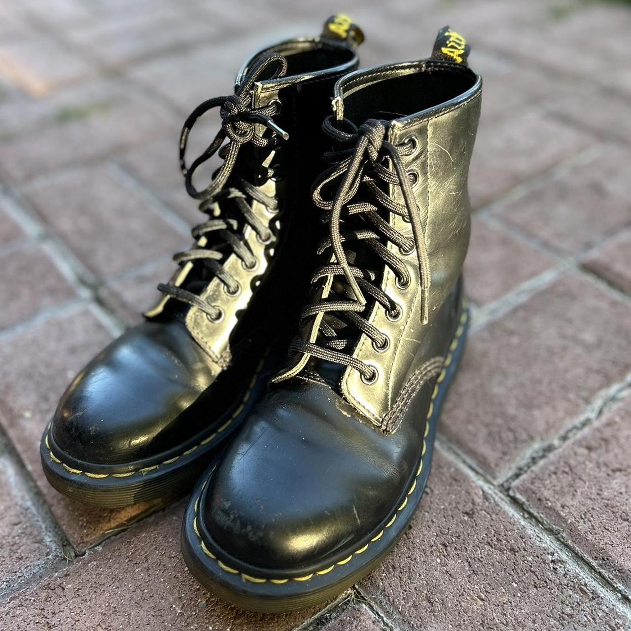 doc marten combat boot 11821 size 6 womens Depop