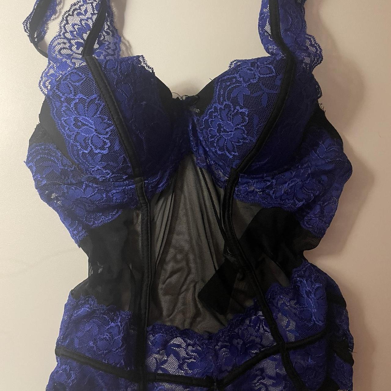 Dark blue corset top🖤 Thrifted but doesn’t fit me.... Depop