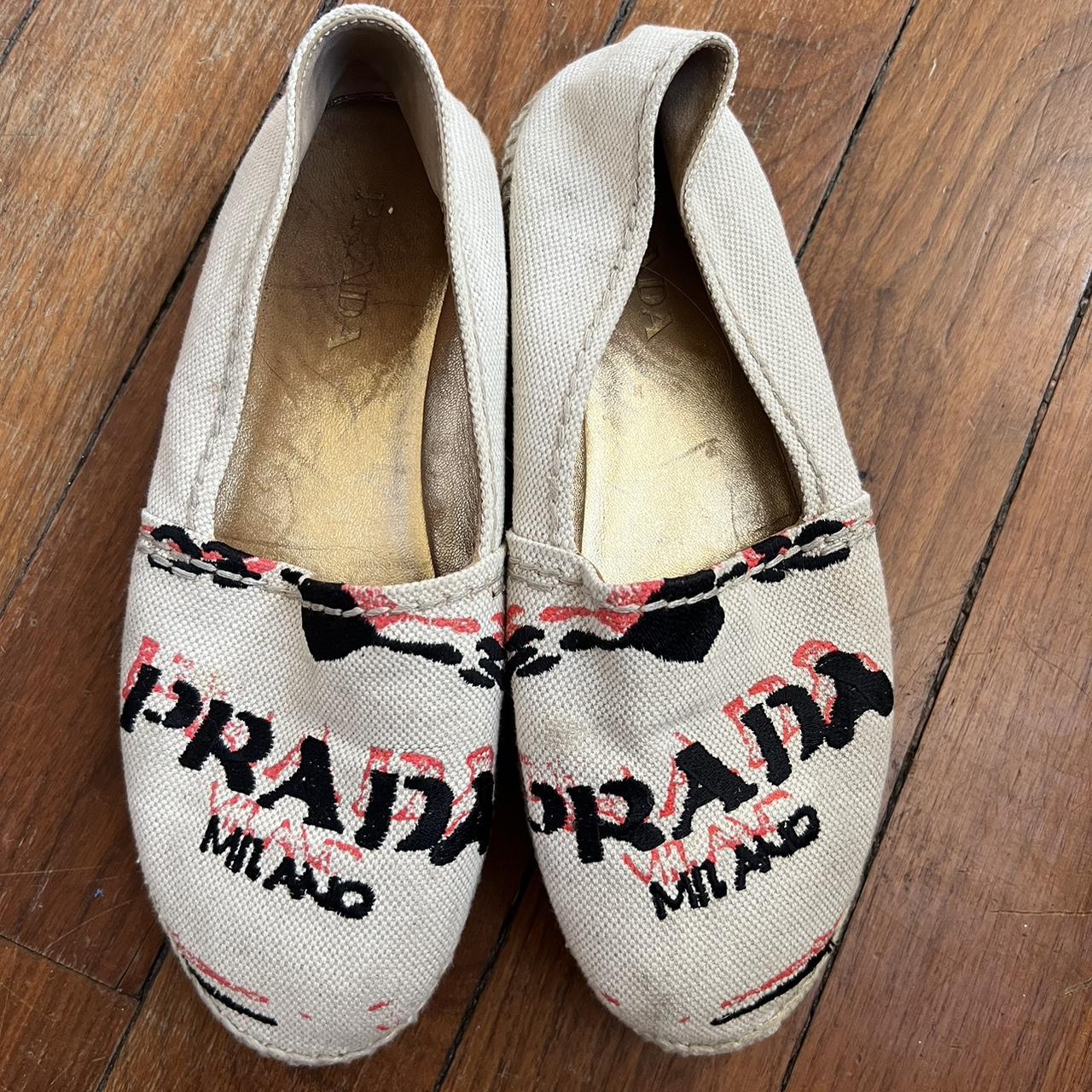 Prada Women's Cream and Black Sandals | Depop