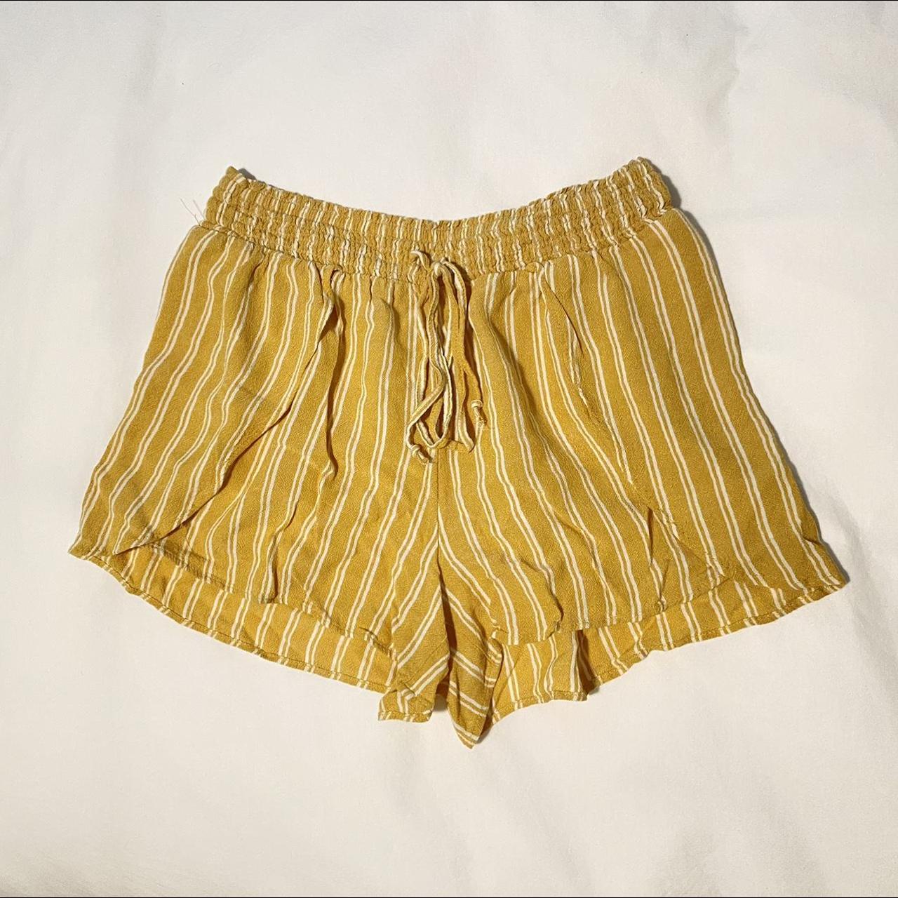 American Eagle yellow loose summer vacation shorts