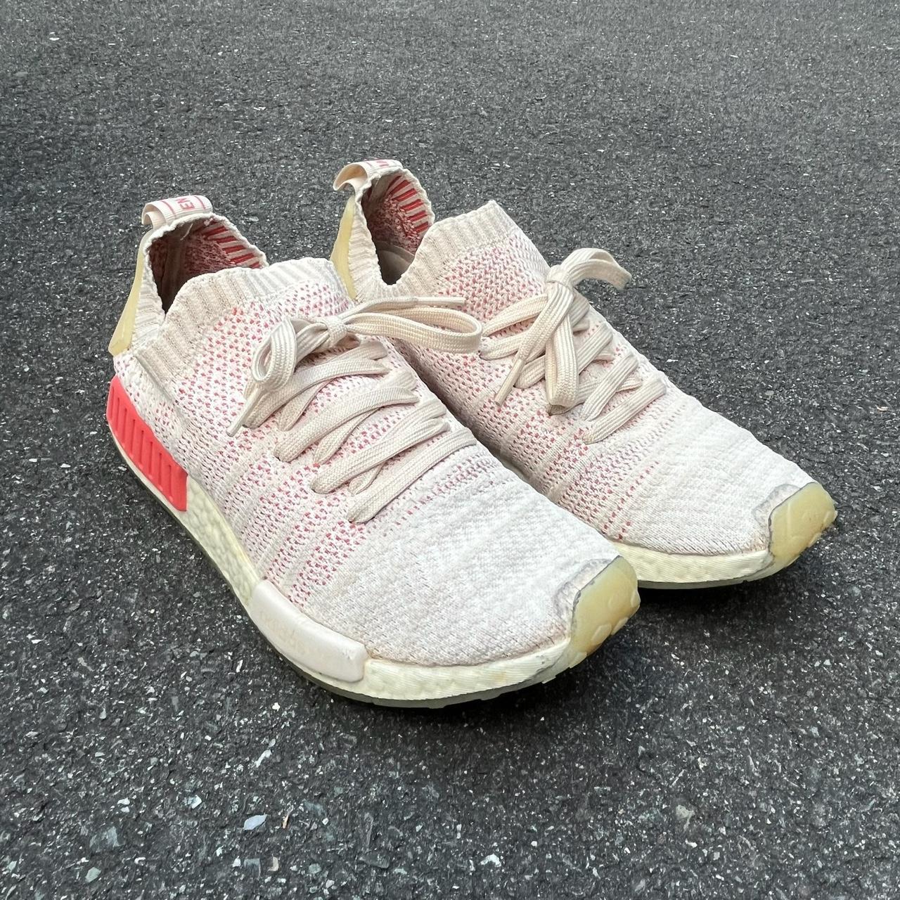 Grey and pink nmd r1 best sale