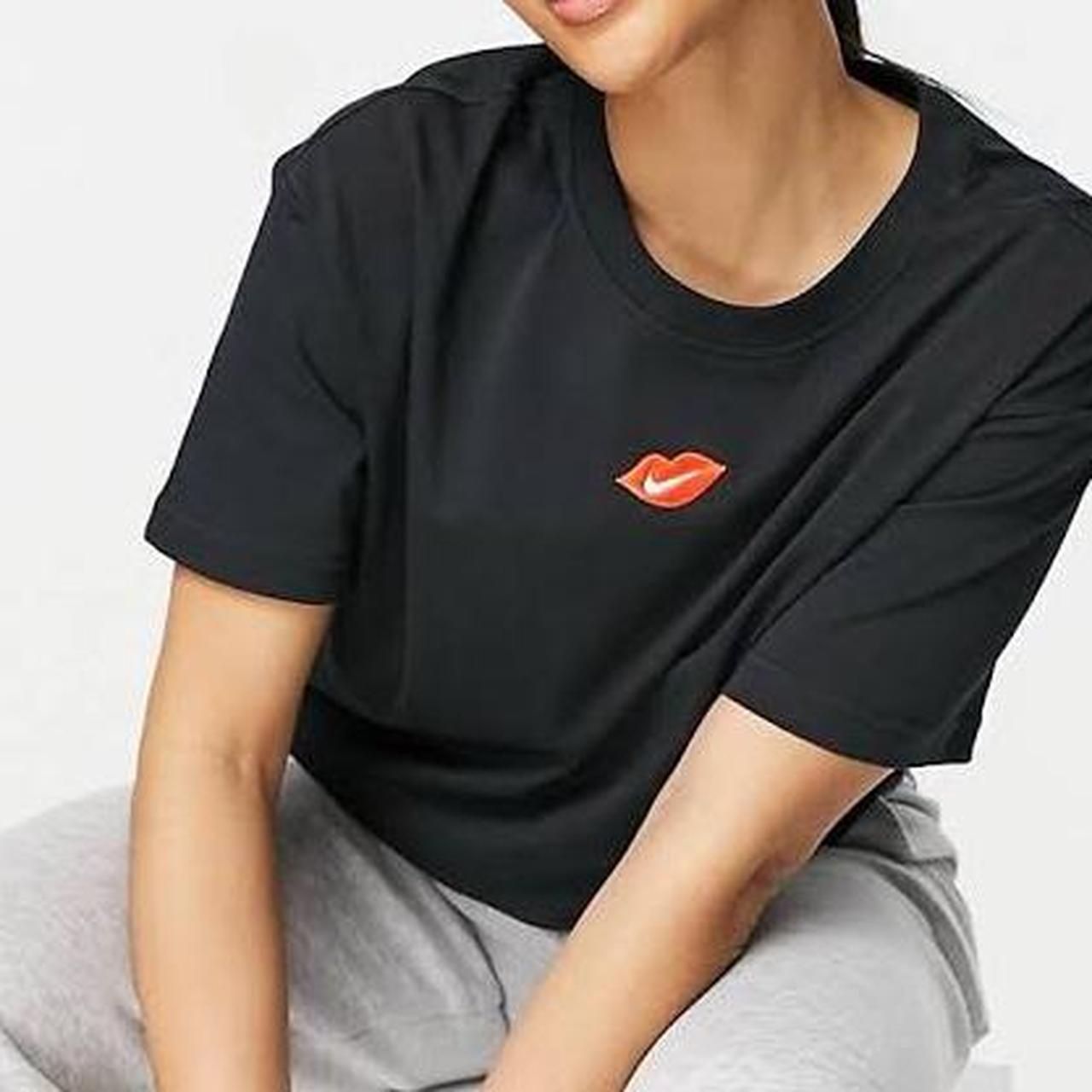 nike lips tee