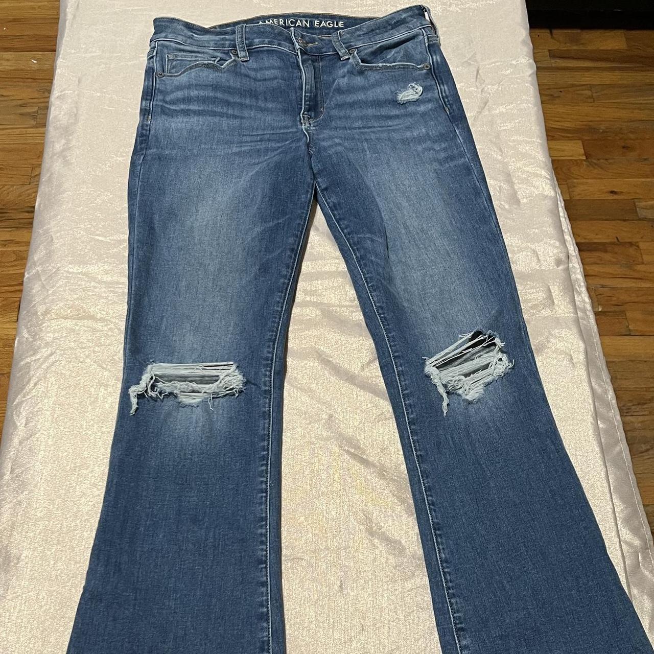 American Eagle Flare Jeans🦅 Size 6 Has rip designs... - Depop