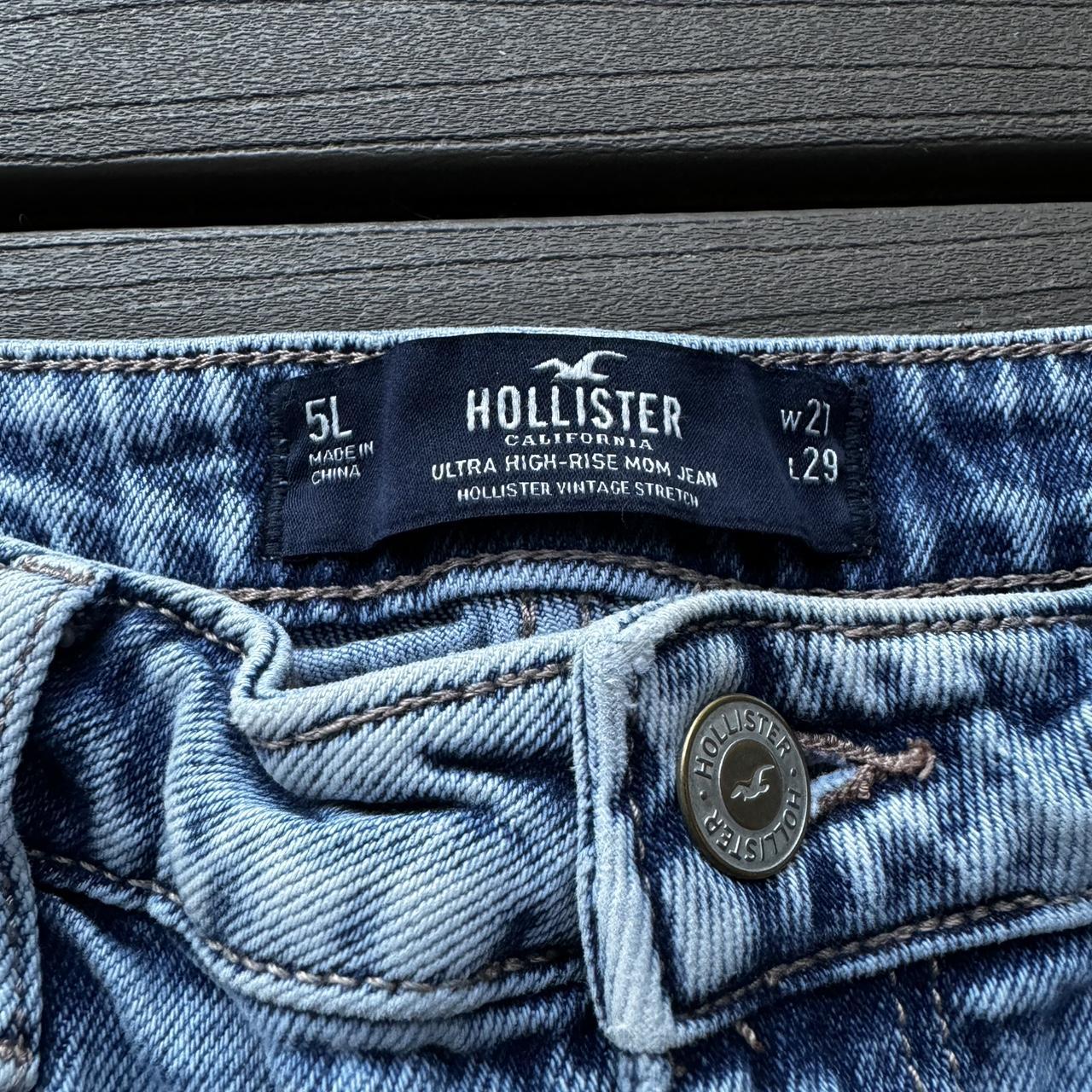 hollister vintage ultra high rise mom jeans; light - Depop