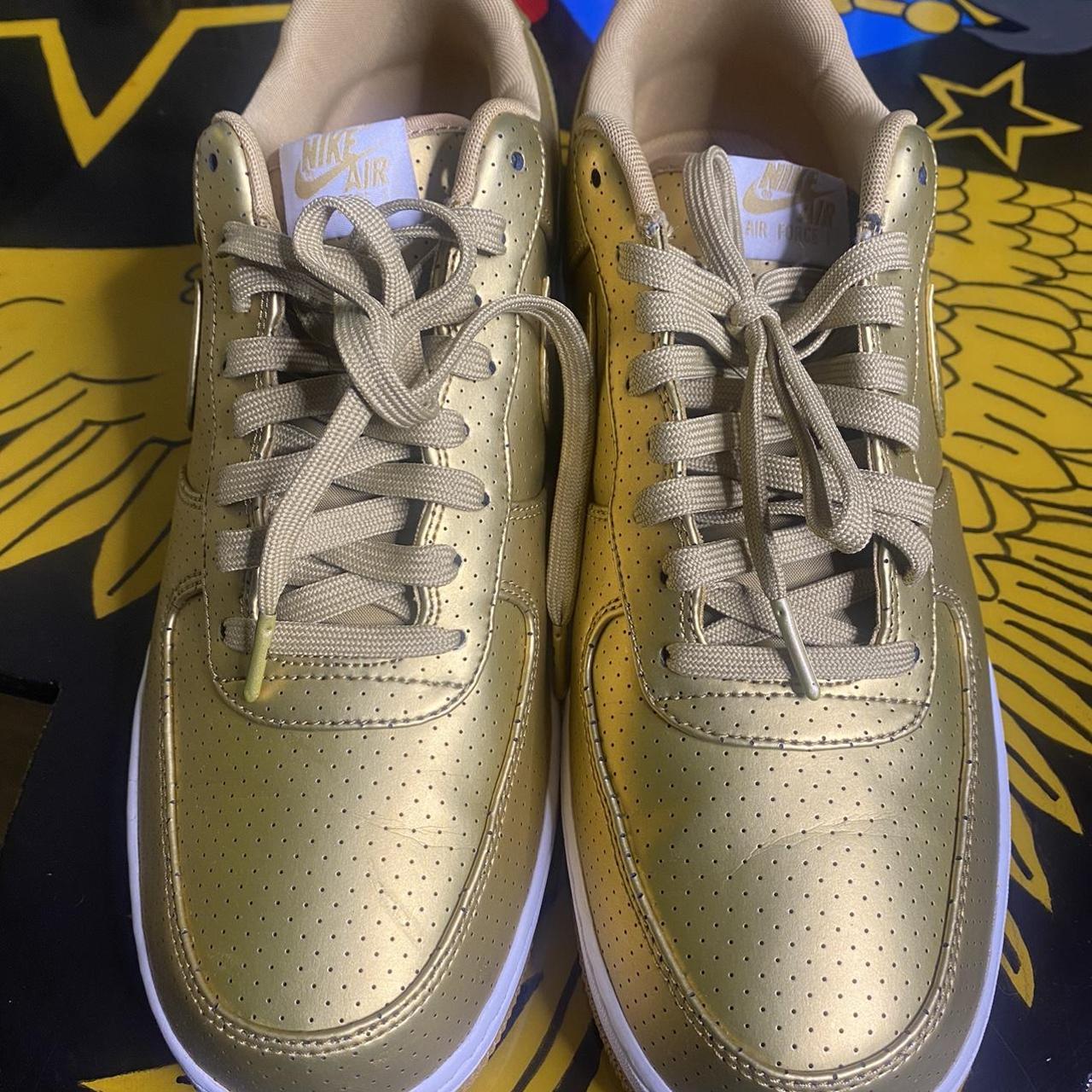 air forces with gold check