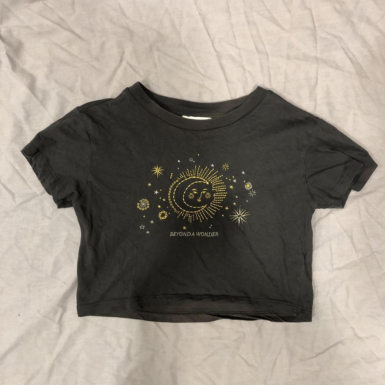 🌜CROPPED CELESTIAL TEE🌜 Super cute and great fit.... - Depop