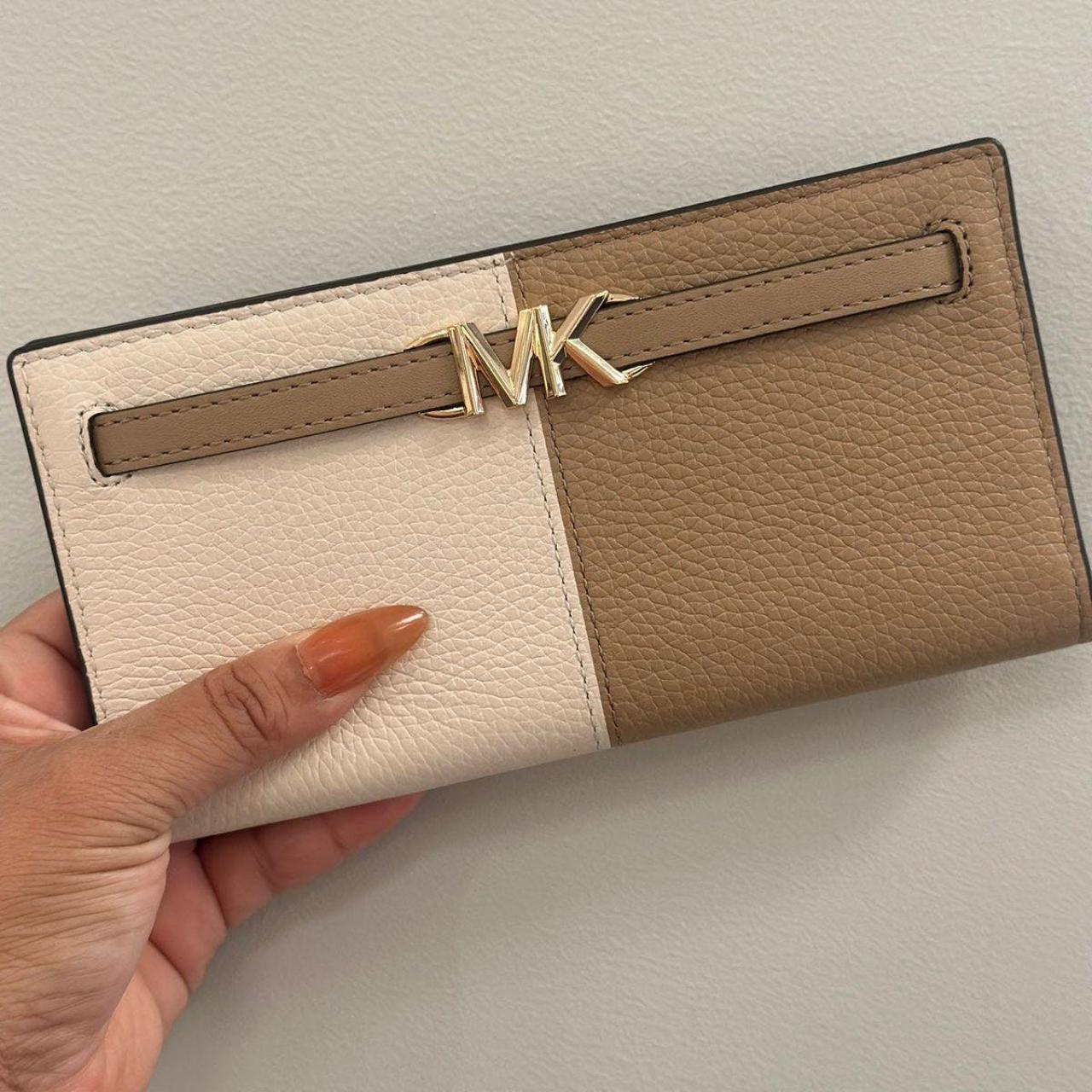 Quaderno bianco Michael Kors 😋 #quaderno - Depop