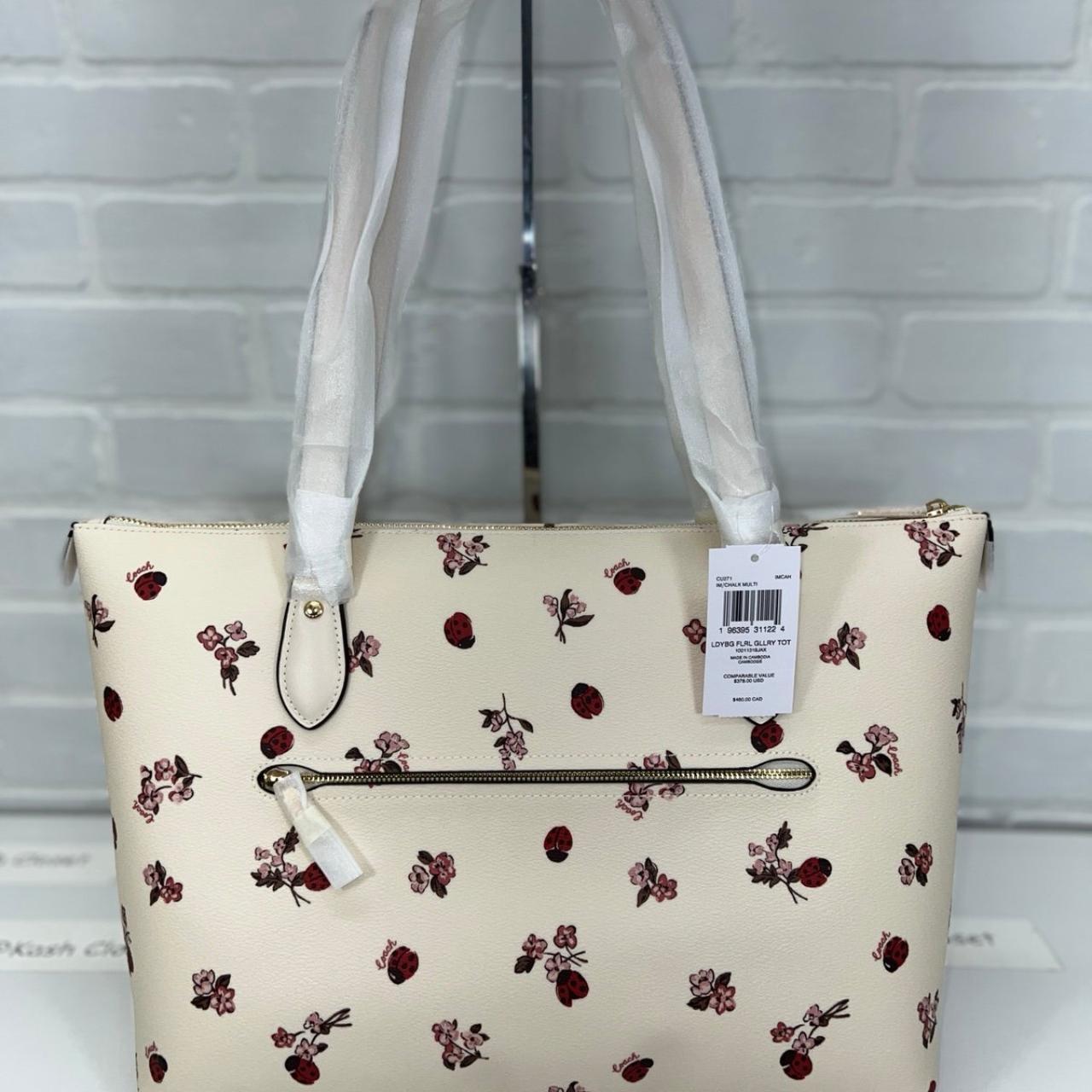 【Coach】Gallery Tote Bag トートバッグ ◆国内発送◆ Coach Gallery Tote With Ladybug Floral Print Chalk | Depop